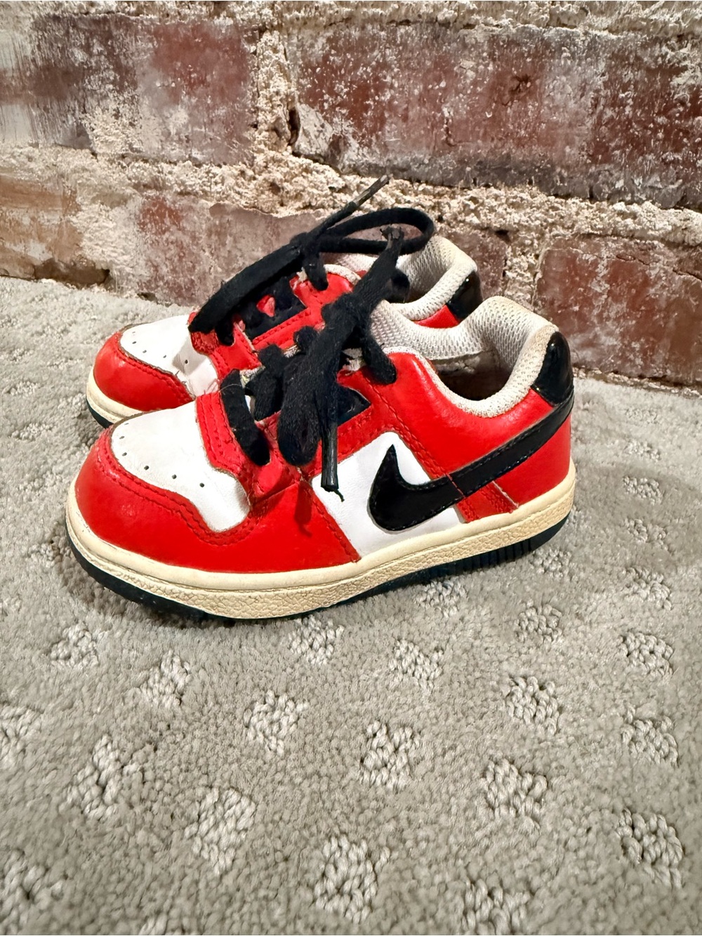 Nike Kids Red, White & Black Low-Top Sneakers